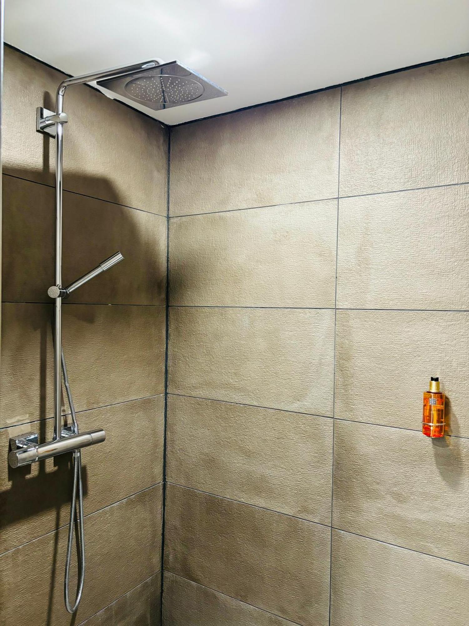 Ferienwohnung Jacuzzi Terrasse 55' Tv Kueche Regendusche Bad Bellingen Exterior foto