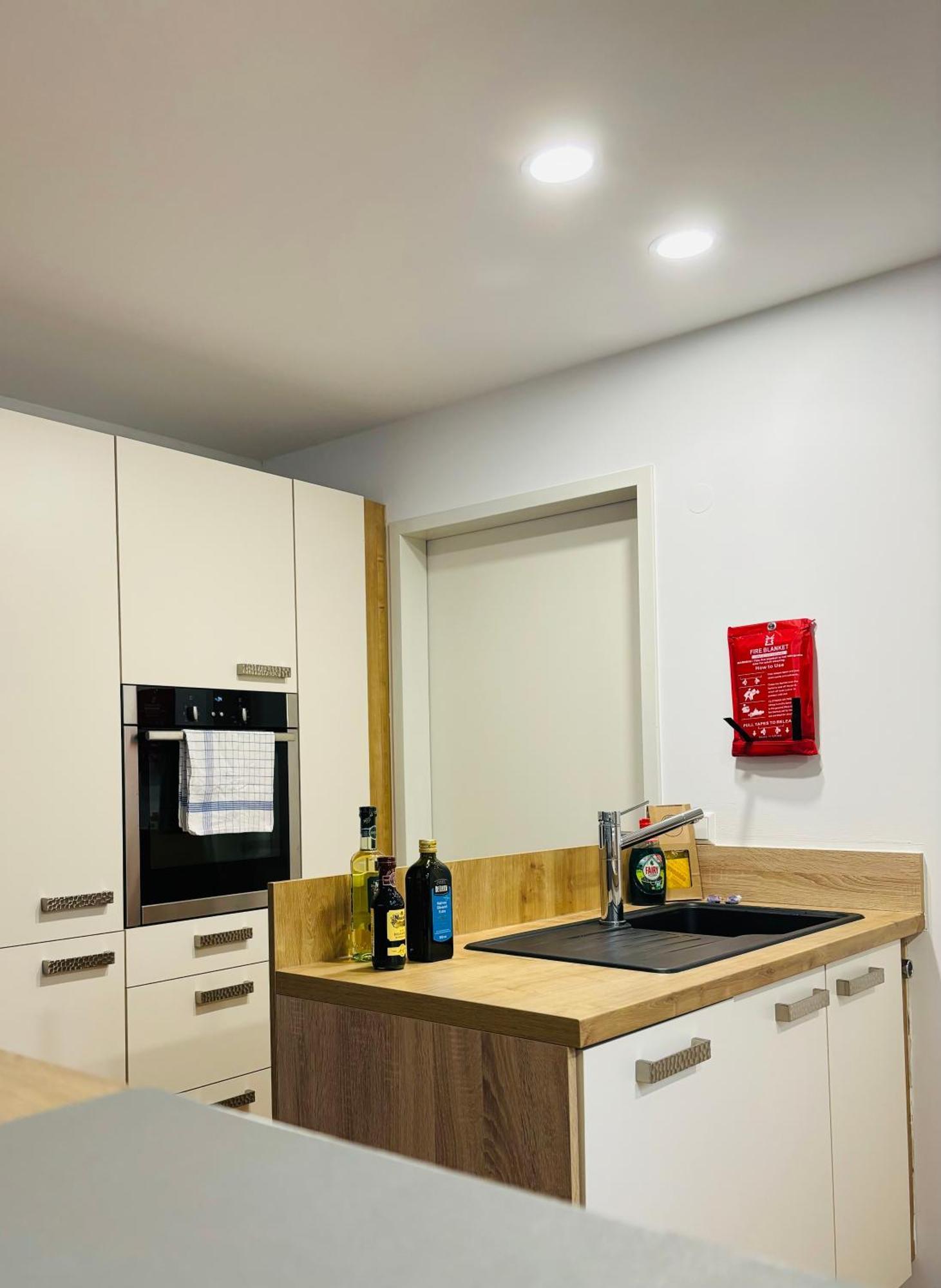 Ferienwohnung Jacuzzi Terrasse 55' Tv Kueche Regendusche Bad Bellingen Exterior foto