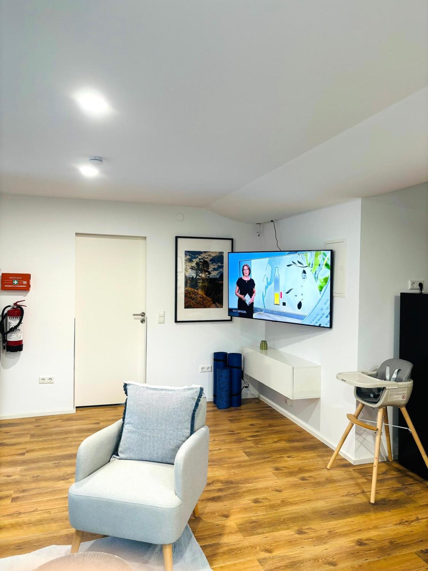 Ferienwohnung Jacuzzi Terrasse 55' Tv Kueche Regendusche Bad Bellingen Exterior foto